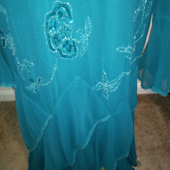 Elegant layered dress - Picture 6 of 8